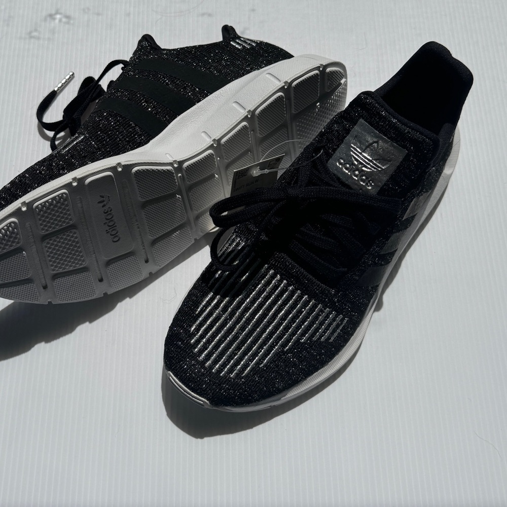 Adidas Swift Run, NWT